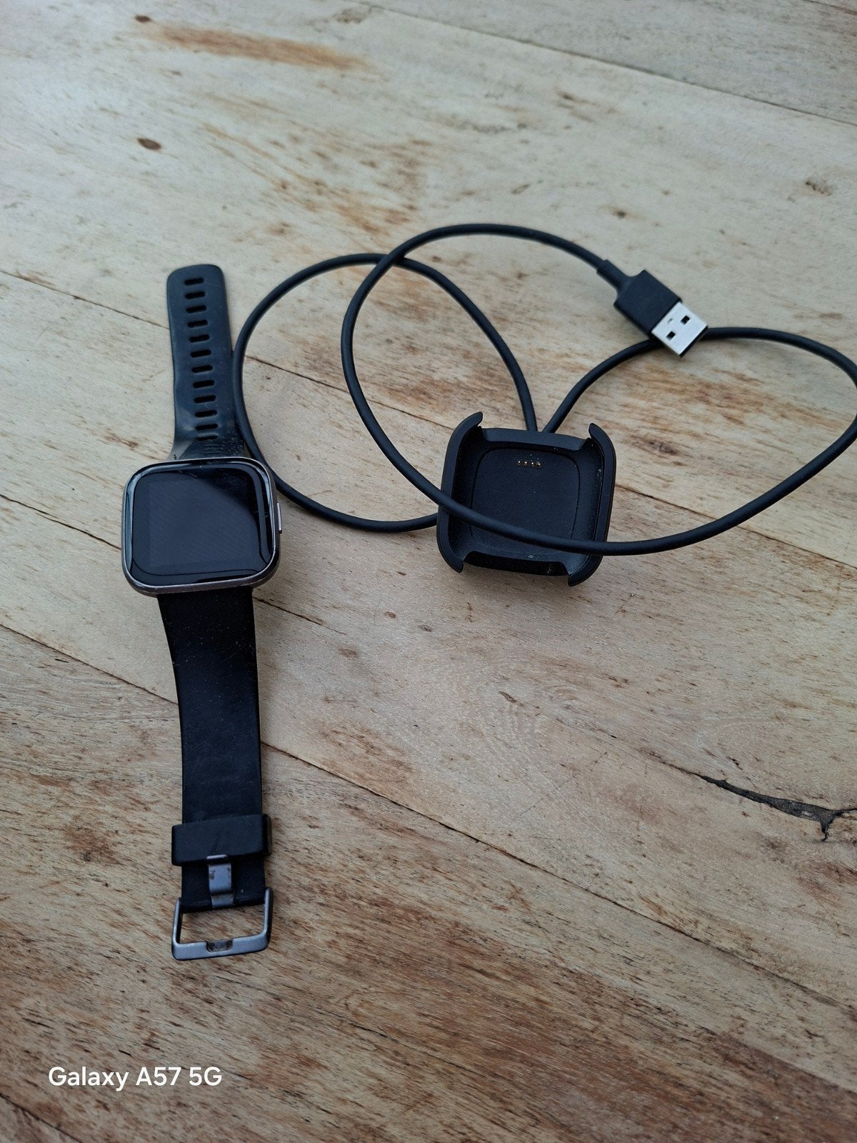 Fitbit Versa Smartwatch met oplader - Zwart, Ophalen, Gebruikt, Zwart, Fitbit