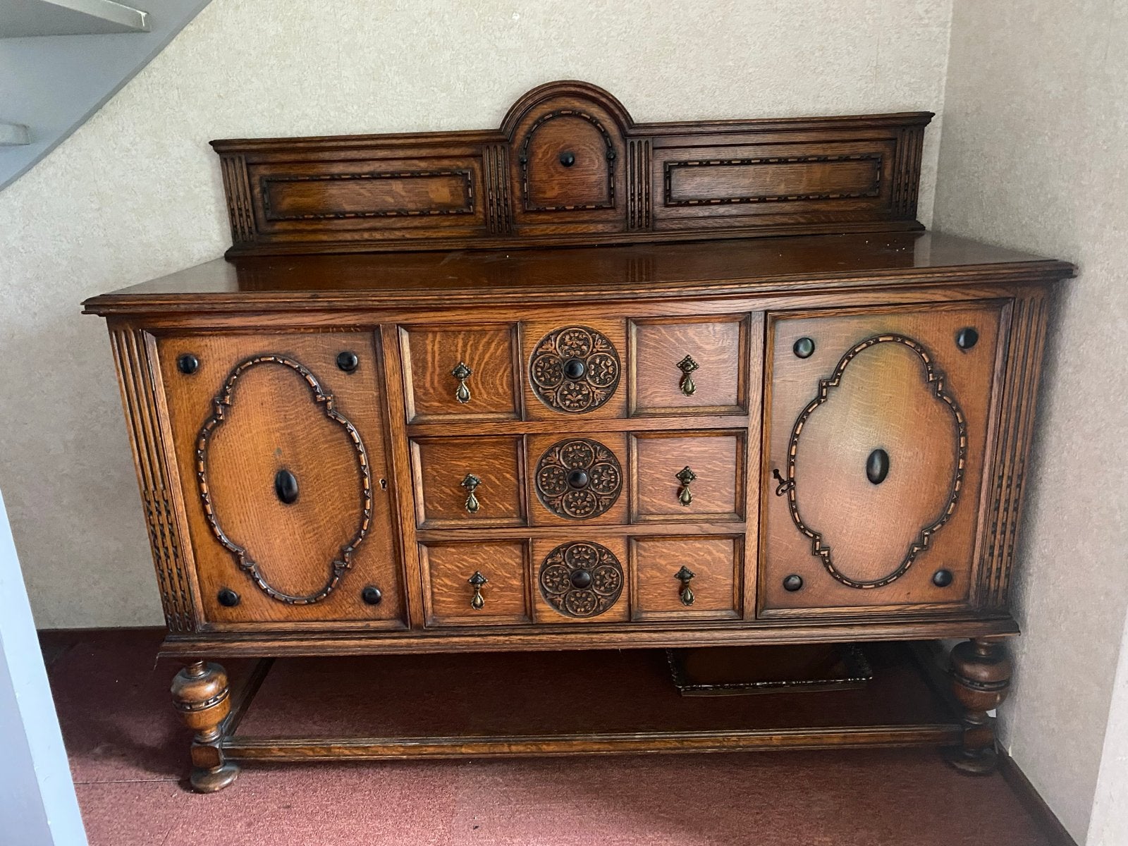 Antiek dressoir met sierlijk houtsnijwerk, Antiek en Kunst, Ophalen