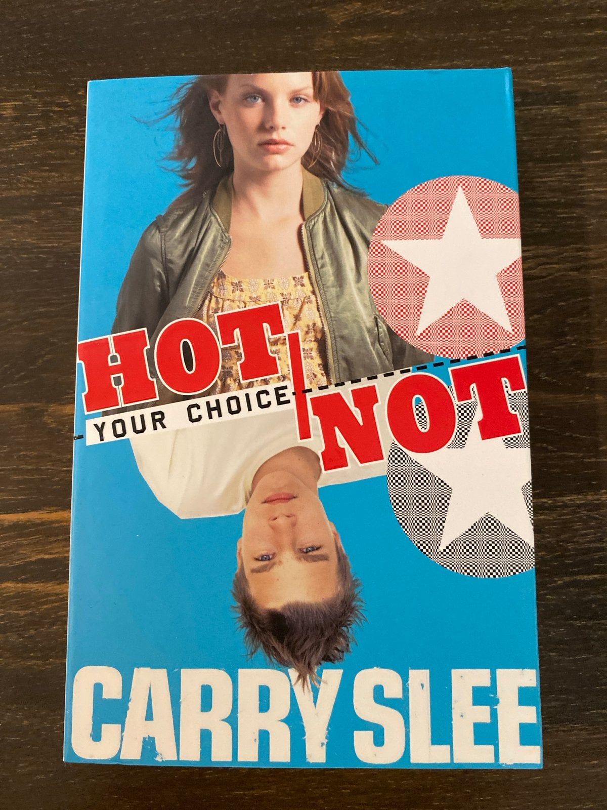 Hot of Not - Carry Slee (Jeugdroman), Ophalen of Verzenden, Zo goed als nieuw, Nederland