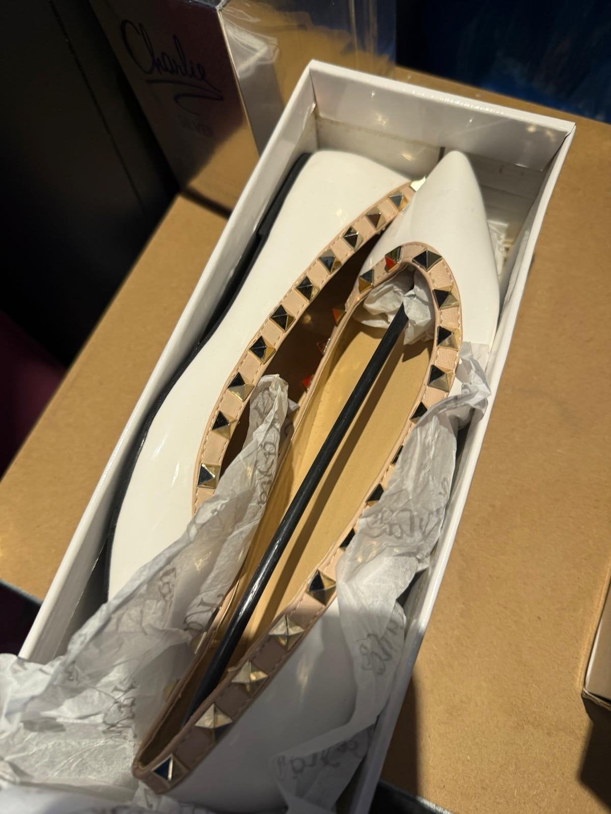 Witte Pumps met Studs - Maat 39, Ophalen of Verzenden, Nieuw, Wit, Pumps