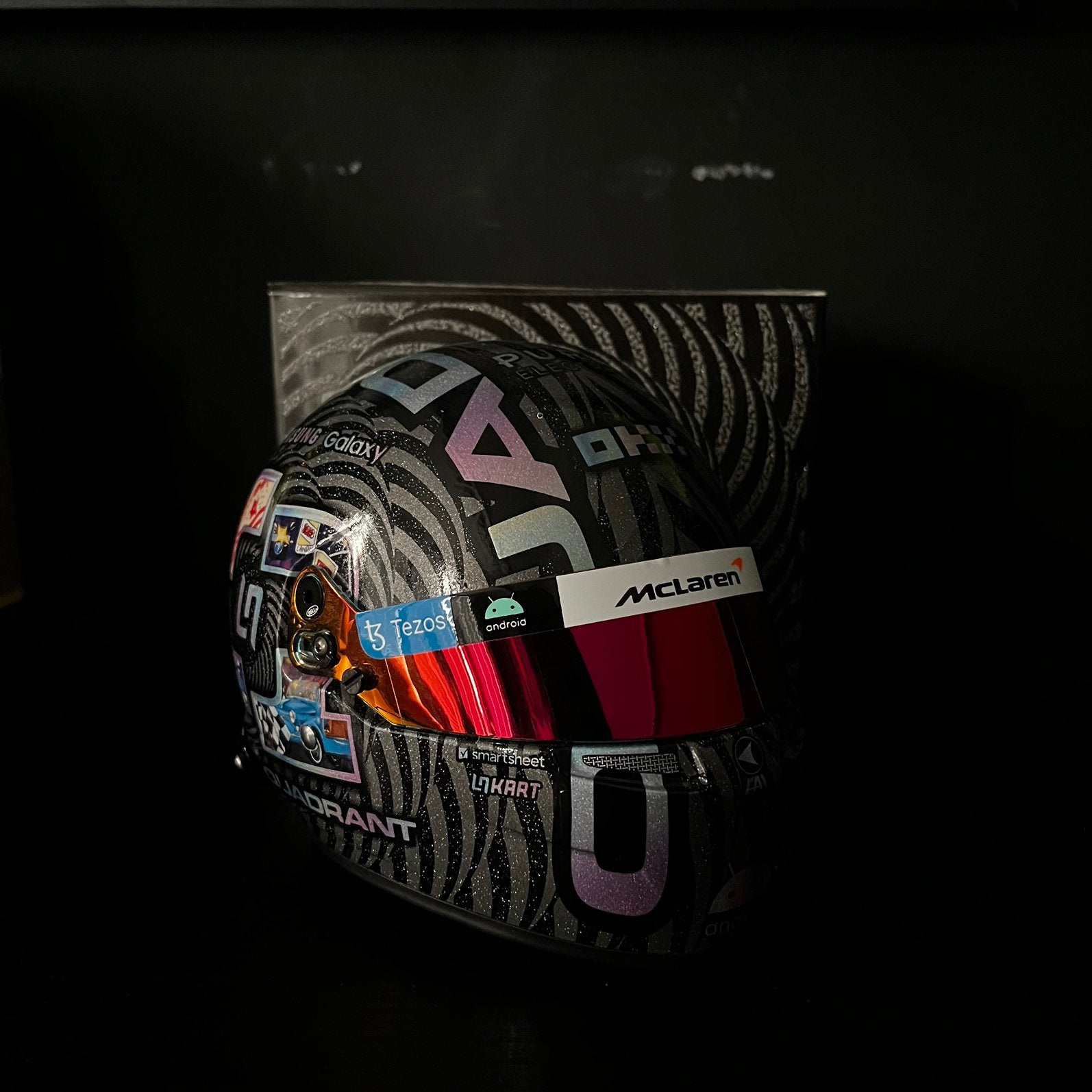 Lando Norris 2023 Ltd. Edition Singapore 1:2 helm, Ophalen of Verzenden, Zo goed als nieuw, Formule 1