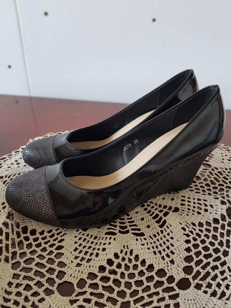 Mooie nieuwe  zwarte schoenen maat 39, Ophalen of Verzenden, Nieuw, Zwart