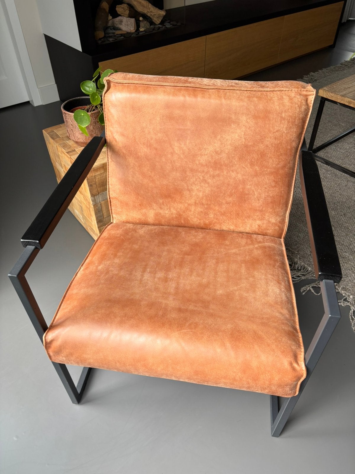 Fauteuil in echt leer met stalen frame, Huis en Inrichting, Stoelen, Ophalen, Bruin, Leer, Zo goed als nieuw