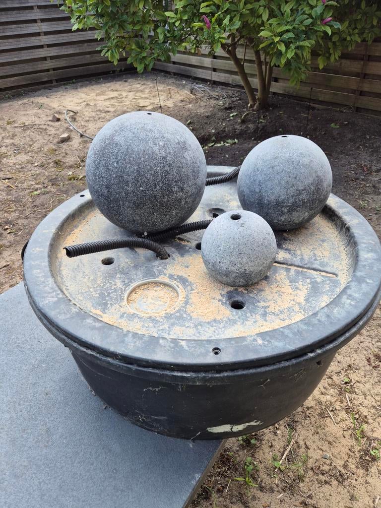 Waterornament 3 bollen met kuip en pomp, Ophalen, Gebruikt, Beton, Waterornament