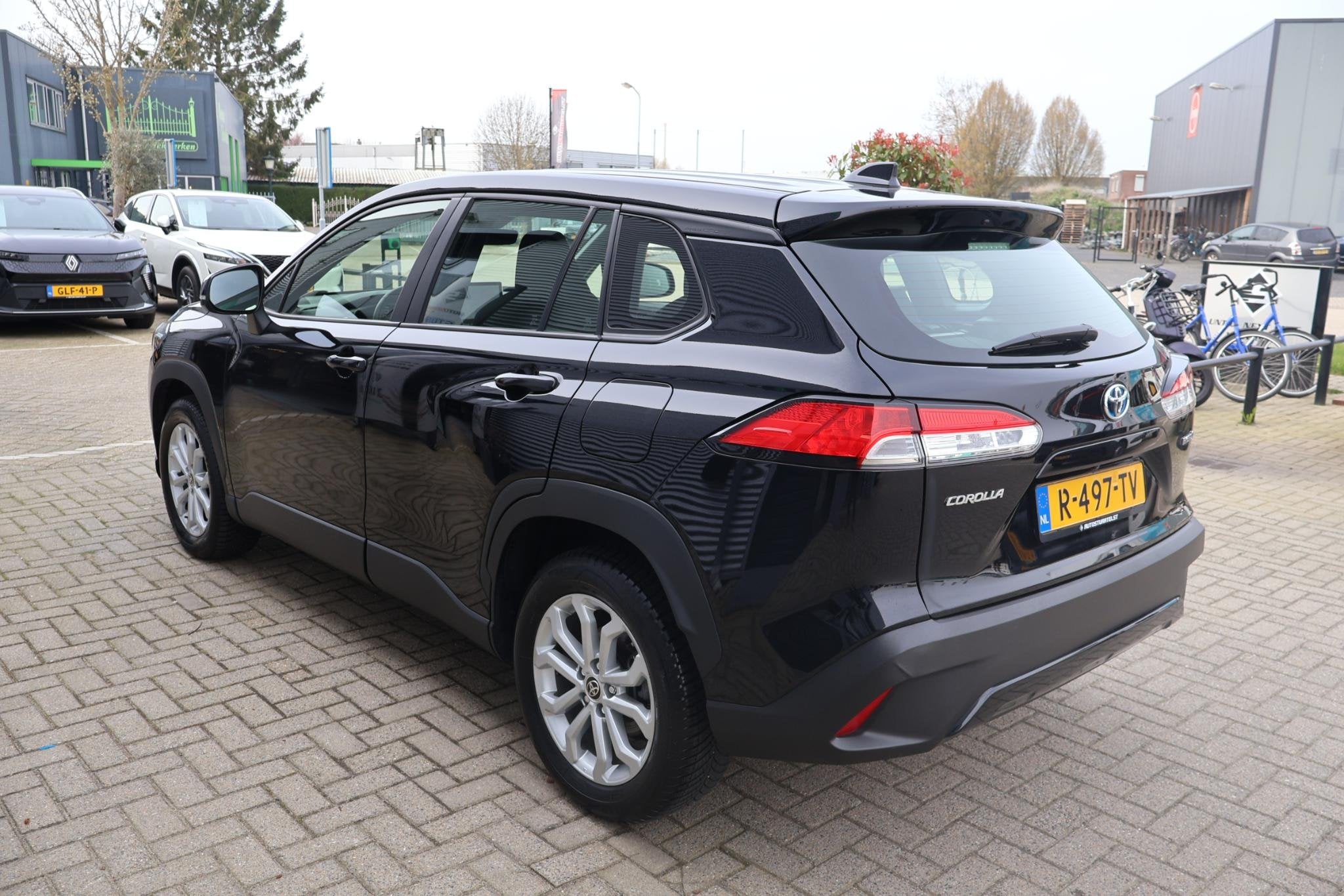 Toyota Corolla Cross 2.0 High Power Hybrid Active 1e Eigenaa, Stof, Gebruikt, 4 cilinders, Zwart