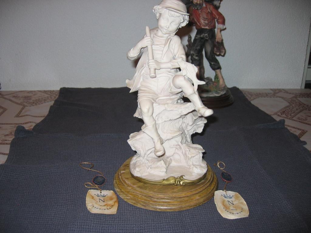 vissende jongen gaaf beeldje capodimonte 28 cm, Ophalen of Verzenden