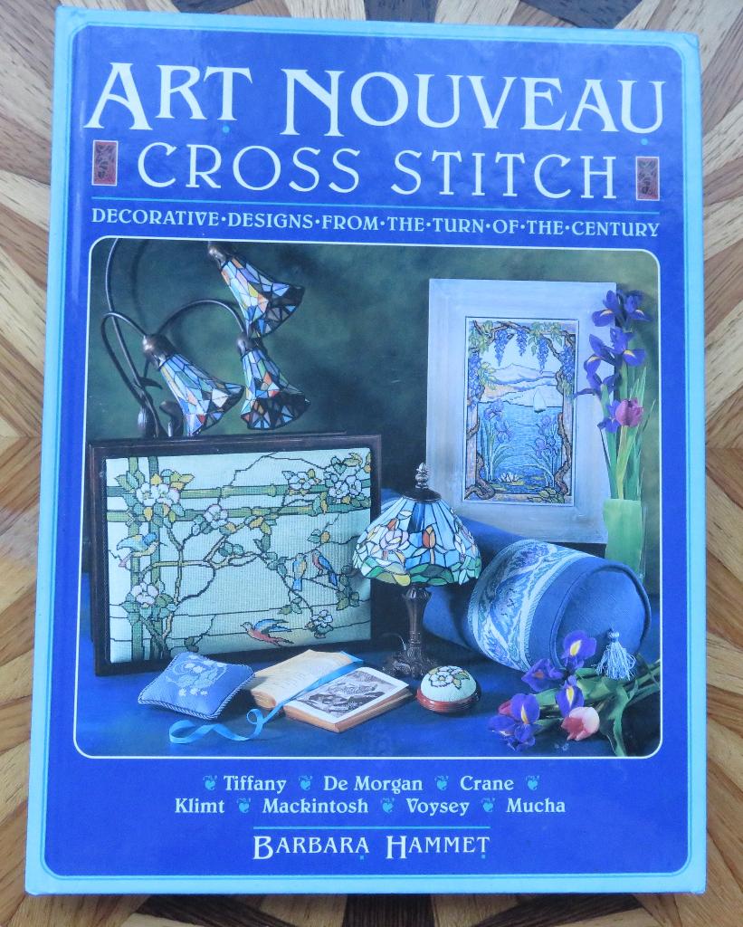 ART NOUVEAU Cross Stitch - Tiffany, De Morgan, Klimt, Boeken, Ophalen of Verzenden, Zo goed als nieuw, Borduren en Naaien
