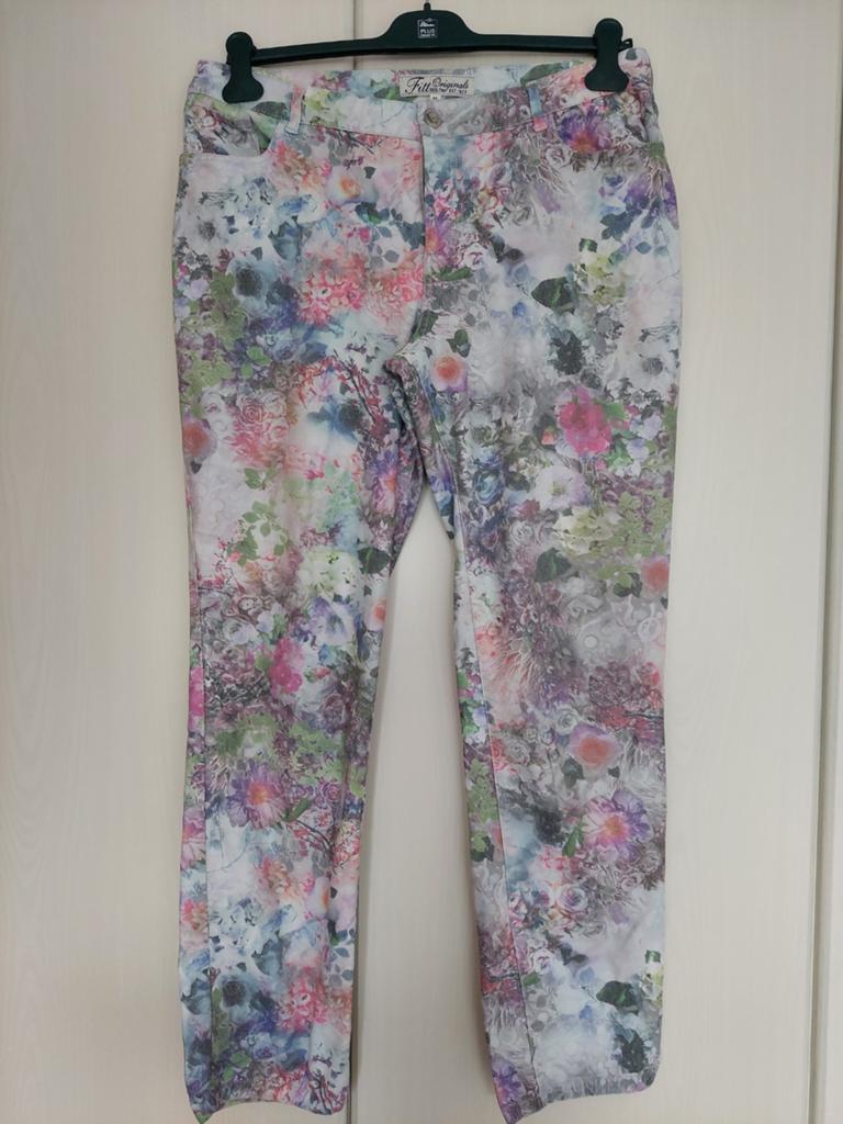 Gebloemde broek  Miss Etam Maat 44, Kleding | Dames, Broeken en Pantalons, Overige kleuren, Maat 42/44 (L), Ophalen of Verzenden