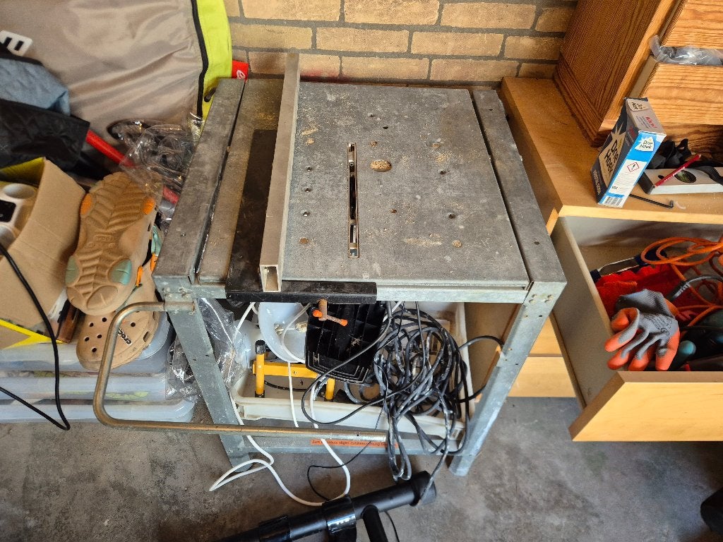 Bosch cirkelzaag + Wolfcraft zaagtafel, Doe-het-zelf en Verbouw, Gereedschap | Zaagmachines, Gebruikt, Cirkelzaag, 600 tot 1200 watt