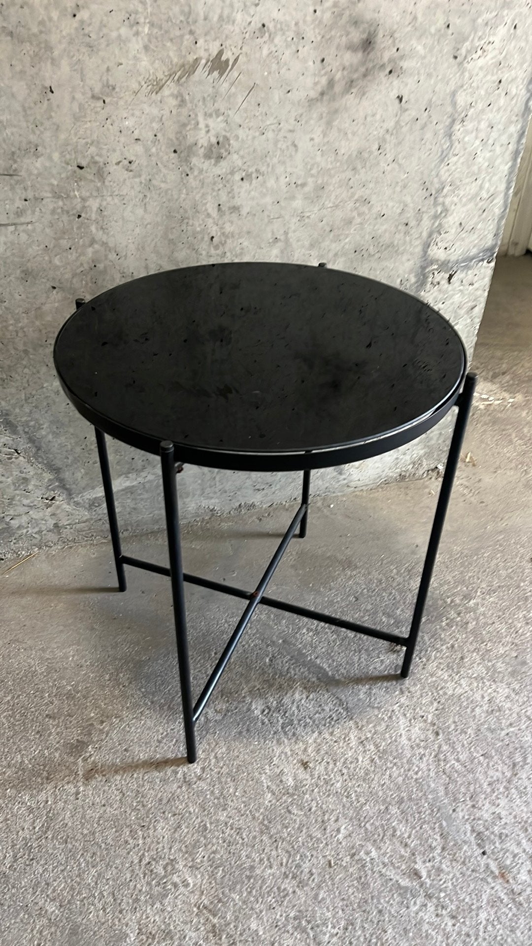 Zwarte Bijzettafel - 53 cm hoog, 48 cm breed, Minder dan 55 cm, Gebruikt, Metaal of Aluminium, Rond