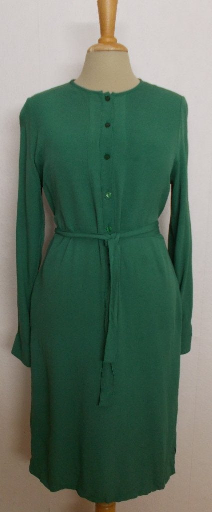 Leuke groene jurk van By Bar (Amsterdam) 38/M, Maat 38/40 (M), Verzenden, Zo goed als nieuw, Onder de knie