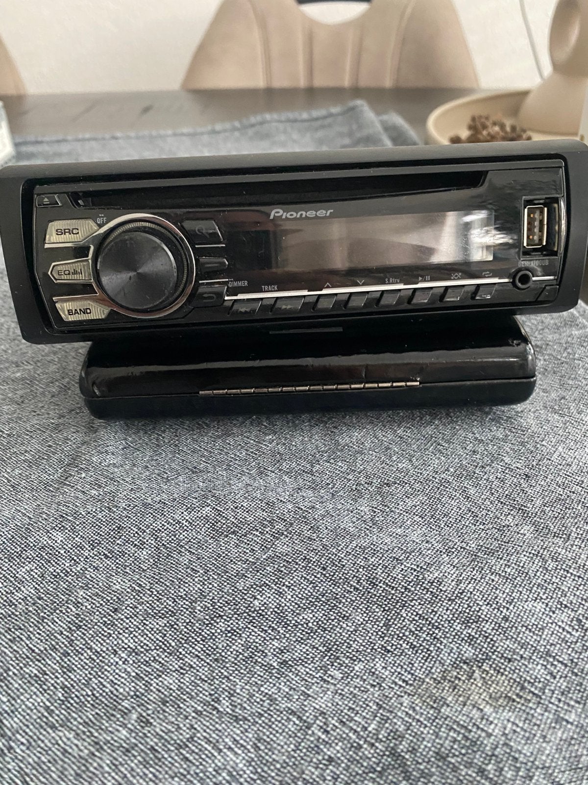 Auto radio Pioneer Deh 1700 Ub Usb 25 euro, Auto diversen, Ophalen of Verzenden, Zo goed als nieuw