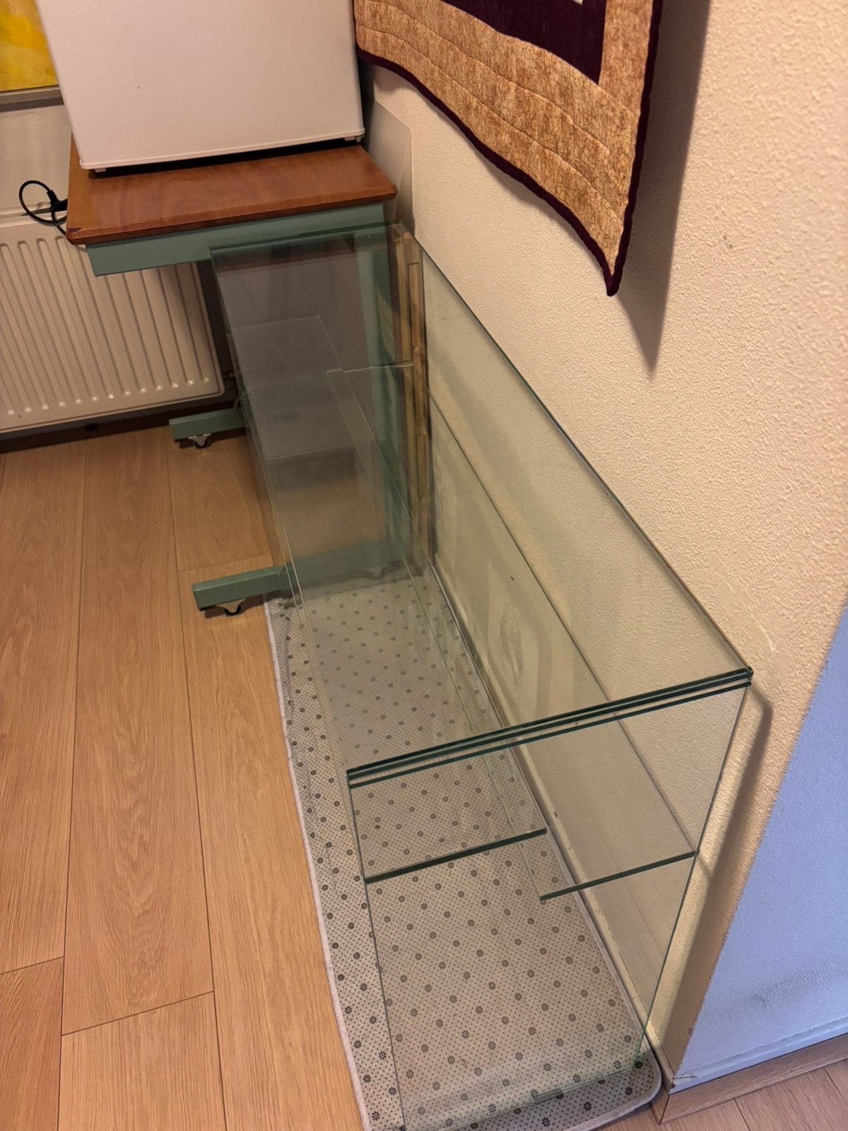 Glazen sidetable. 100 x 30 cm.  Heel klein barstje, Huis en Inrichting, Kasten | Vitrinekasten, Ophalen, Gebruikt, 100 tot 150 cm