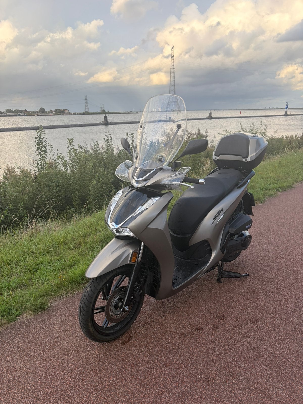 Foto 4 van Honda sh 350i 2023