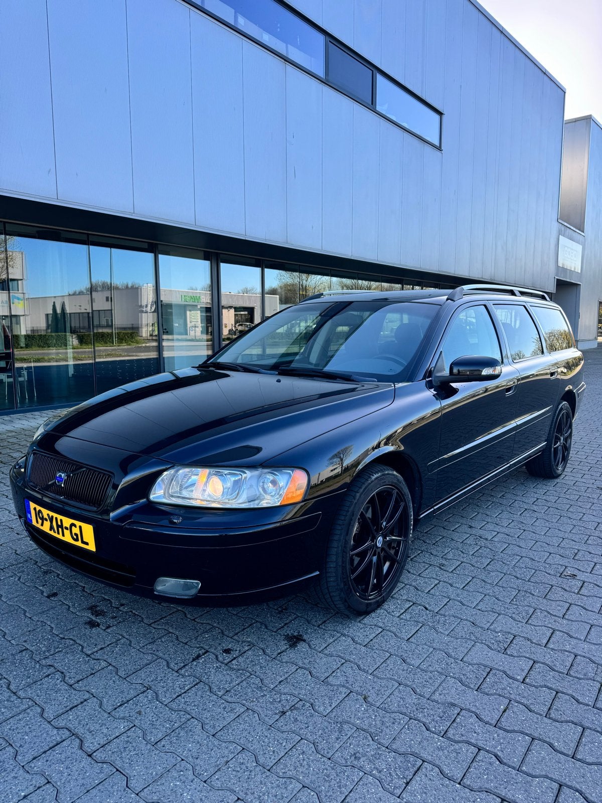 VOLVO V70 2.4 EDITION SPORT, XENON/NAVI/5CYLINDER, Voorwielaandrijving, 1800 kg, Zwart, Stationwagon
