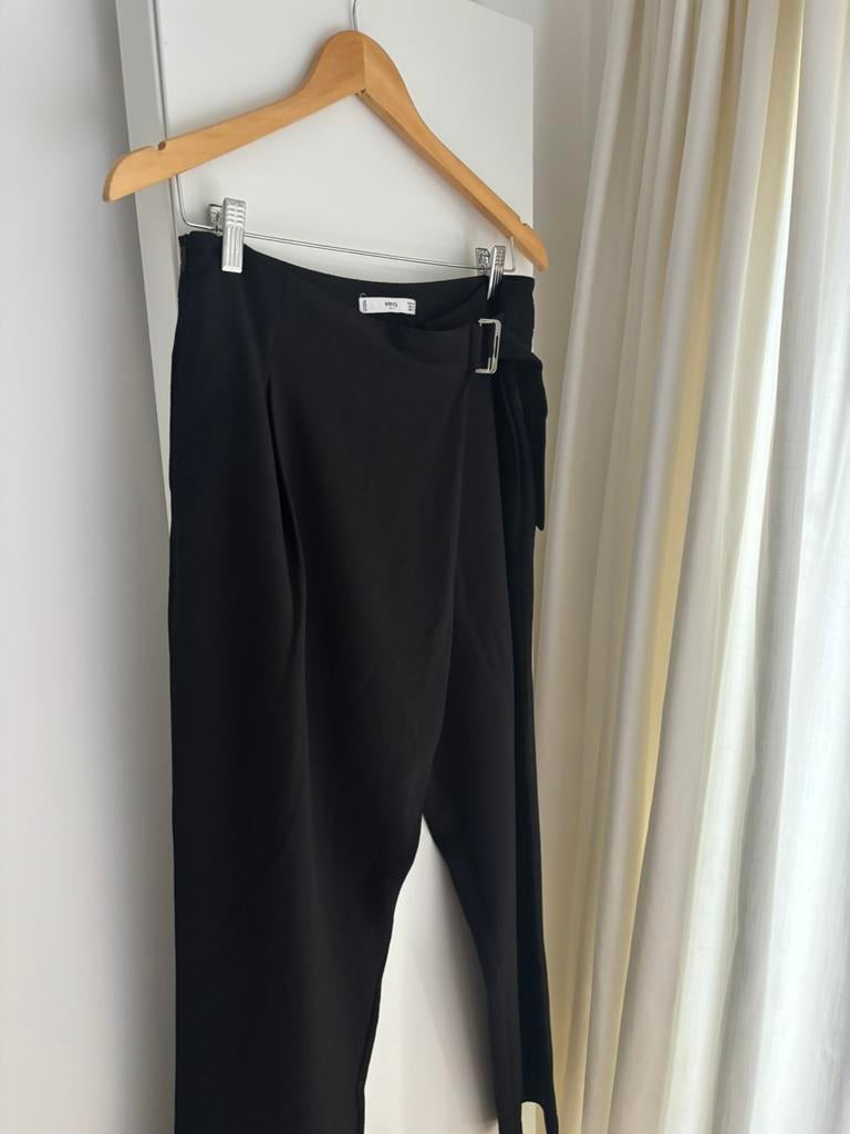 Mango zwarte pantalon, zwarte barrel bandplooibroek gesp, 34, Zwart, Nieuw, Ophalen of Verzenden, Maat 34 (XS) of kleiner