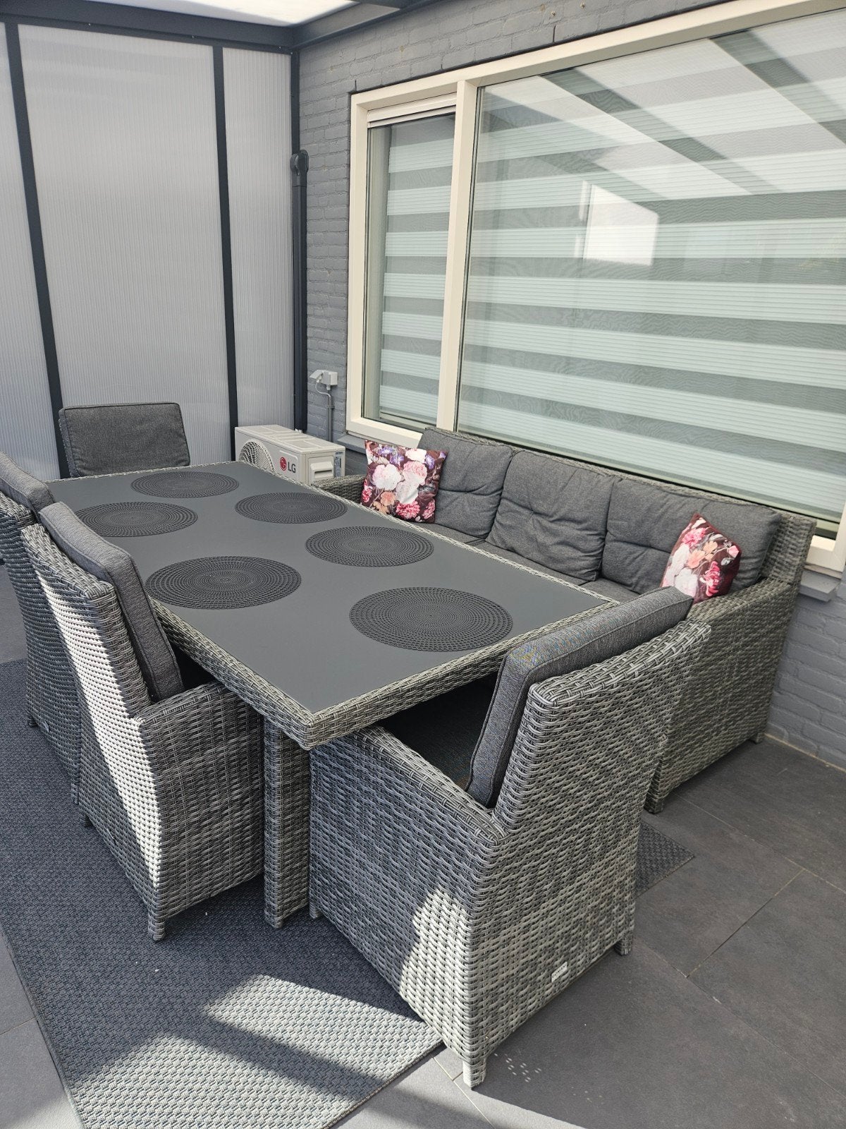 Domani Wicker Tuinset met Grote Eettafel, Ophalen, Bank, Meer dan 8 zitplaatsen, Zo goed als nieuw