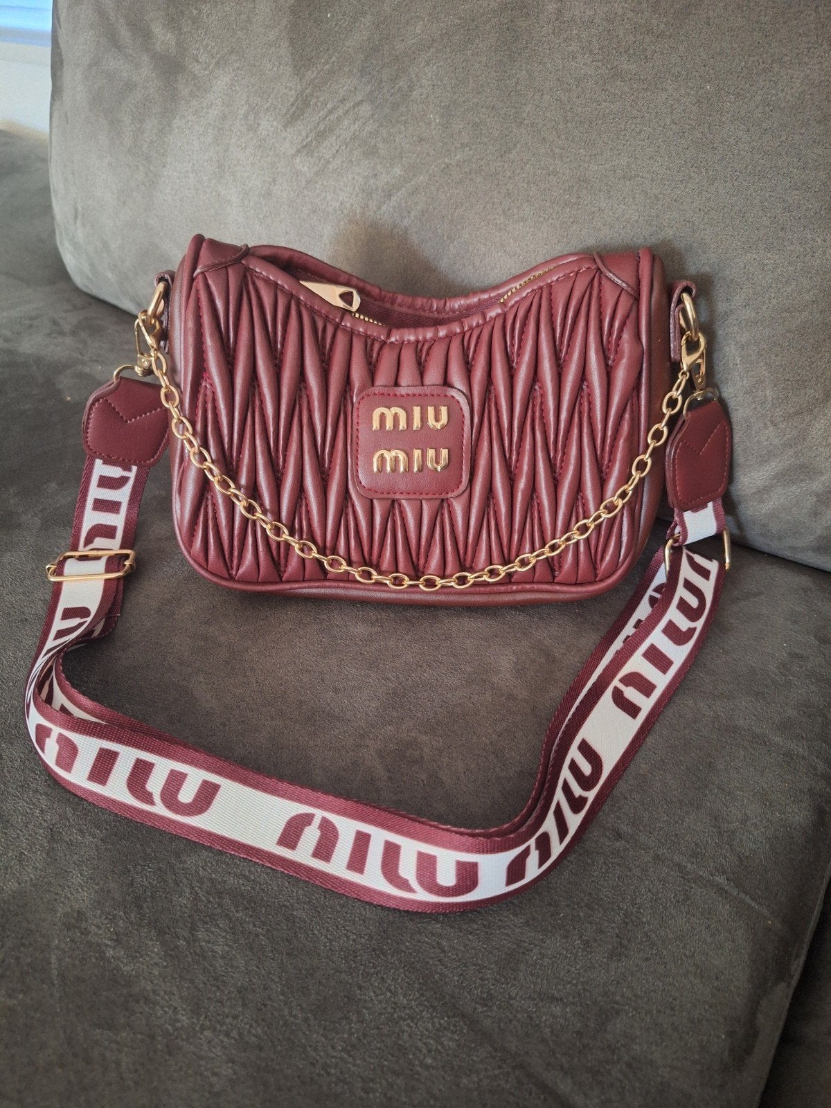 Miu schoudertas, Sieraden, Tassen en Uiterlijk, Ophalen of Verzenden, Nieuw, Rood, Schoudertasje