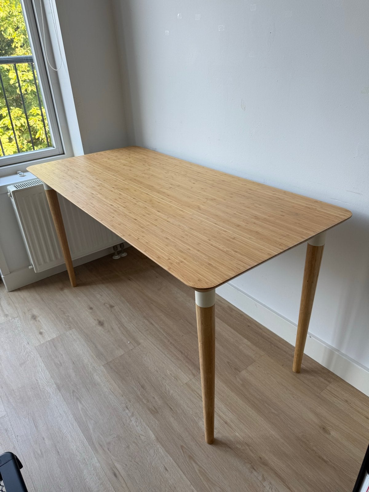 IKEA bureau, ANFALLARE / HILVER, 140x65 cm,, Huis en Inrichting, Ophalen, Gebruikt