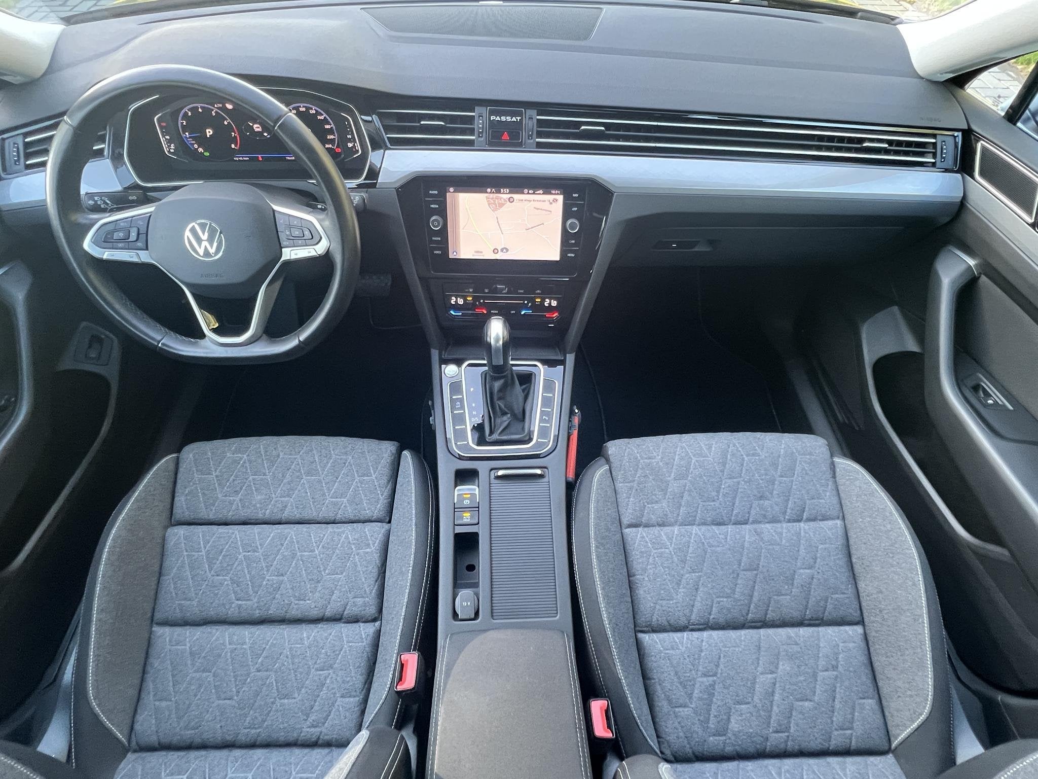 Volkswagen Passat Variant 1.5 TSI Business / NL auto / 1.600, 4 cilinders, 150 pk, Zwart, Origineel Nederlands