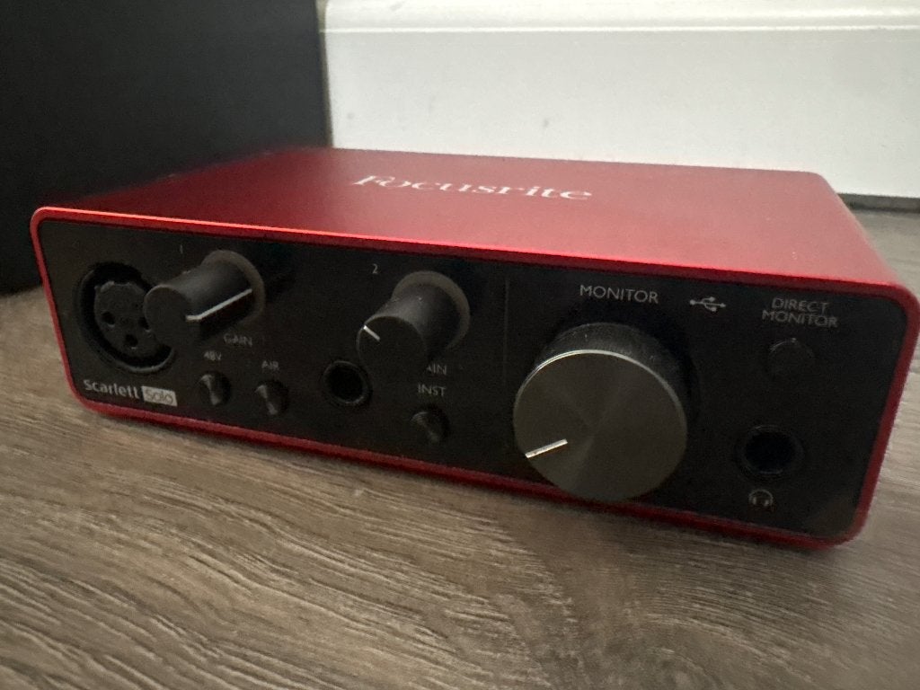 Focusrite solo geluidskaart, Ophalen of Verzenden, Zo goed als nieuw, Audio