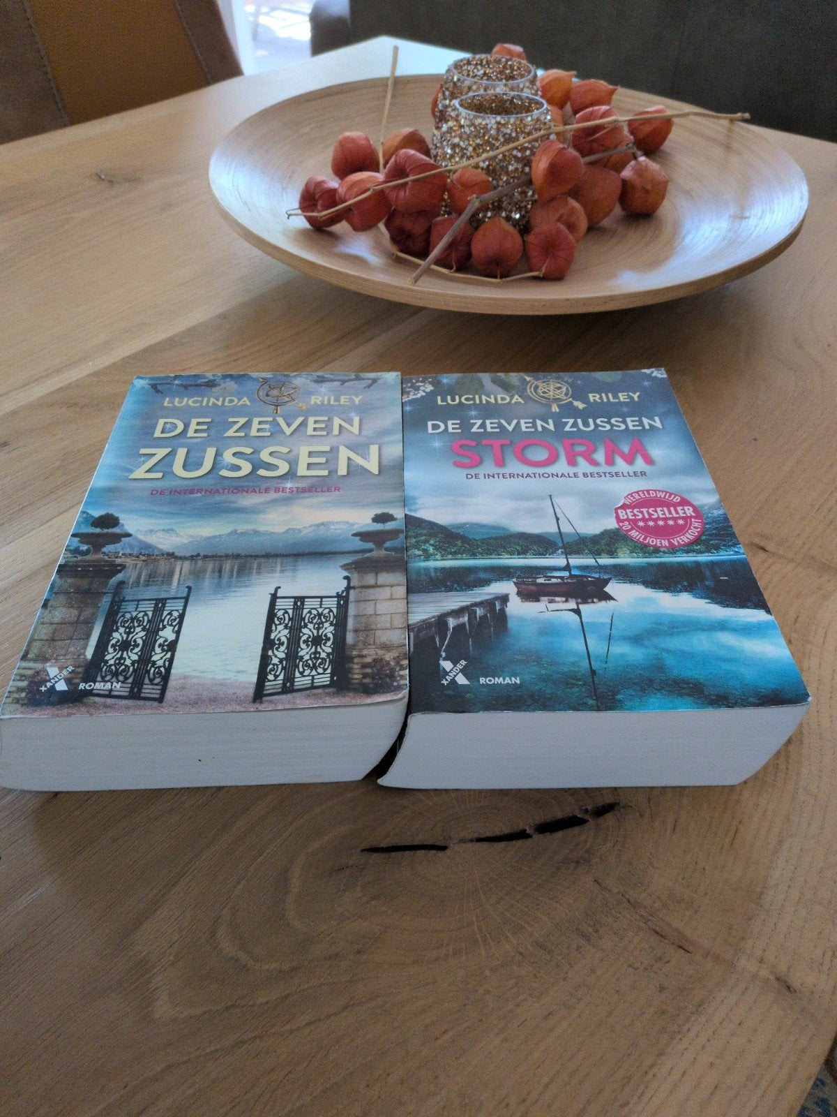 De Zeven Zussen - Deel 1 & 2 - Lucinda Riley, Ophalen of Verzenden, Gelezen, Lucinda Riley, Nederland