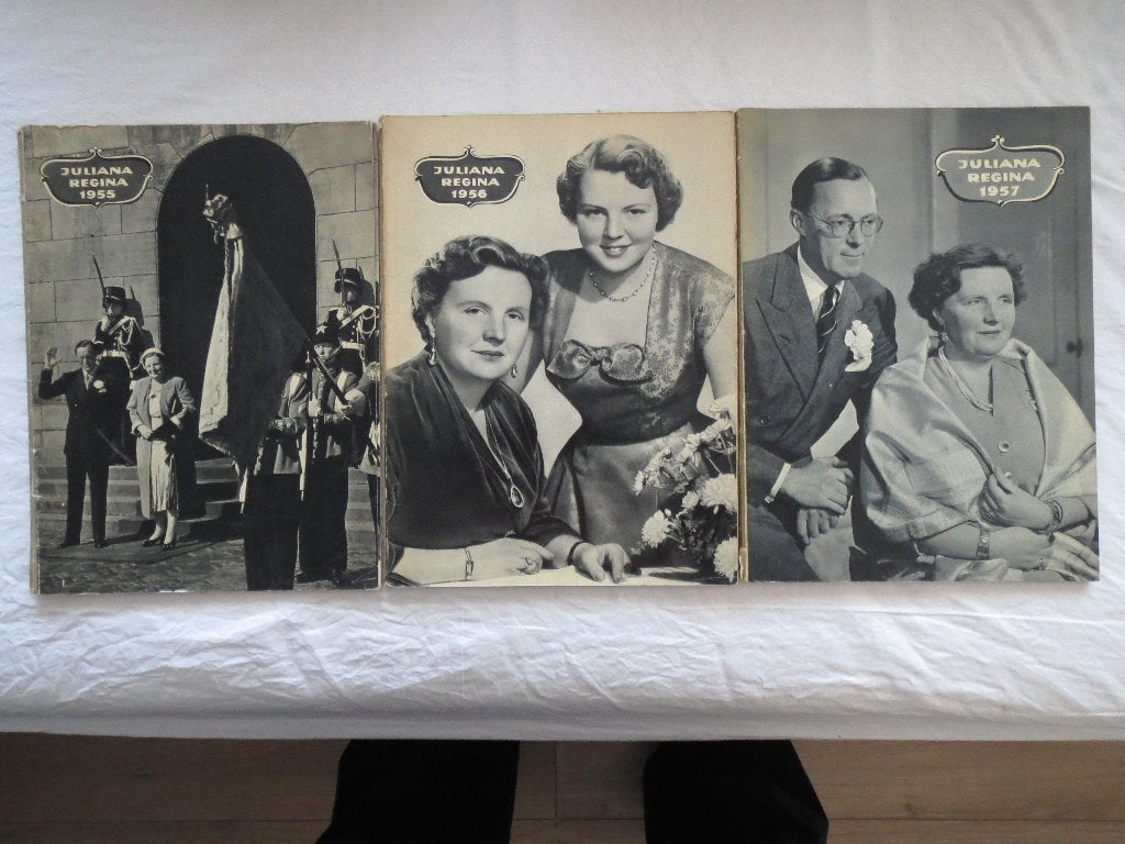 Juliana Regina Uitgave 1955, 1956 en 1957, Verzamelen, Ophalen of Verzenden, Gebruikt, Kaart, Foto of Prent