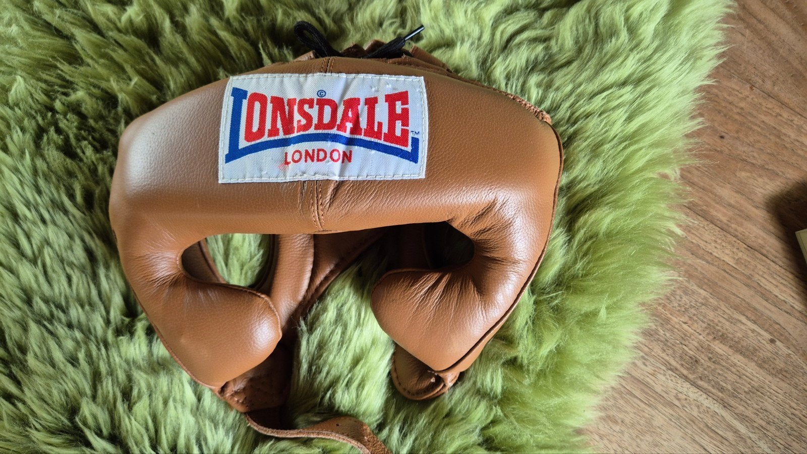 Londsdale hoofdbeschermer maat M, Ophalen of Verzenden, Zo goed als nieuw, Bokshandschoenen