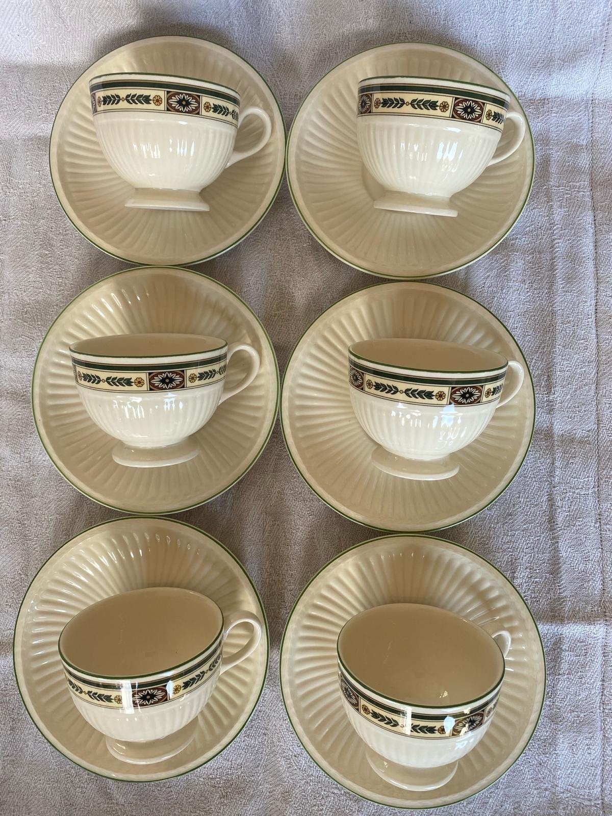 Wedgwood Carlton theekopjes en schotels (6 stuks), Ophalen of Verzenden, Zo goed als nieuw, Aardewerk, Kop(pen) en/of Schotel(s)