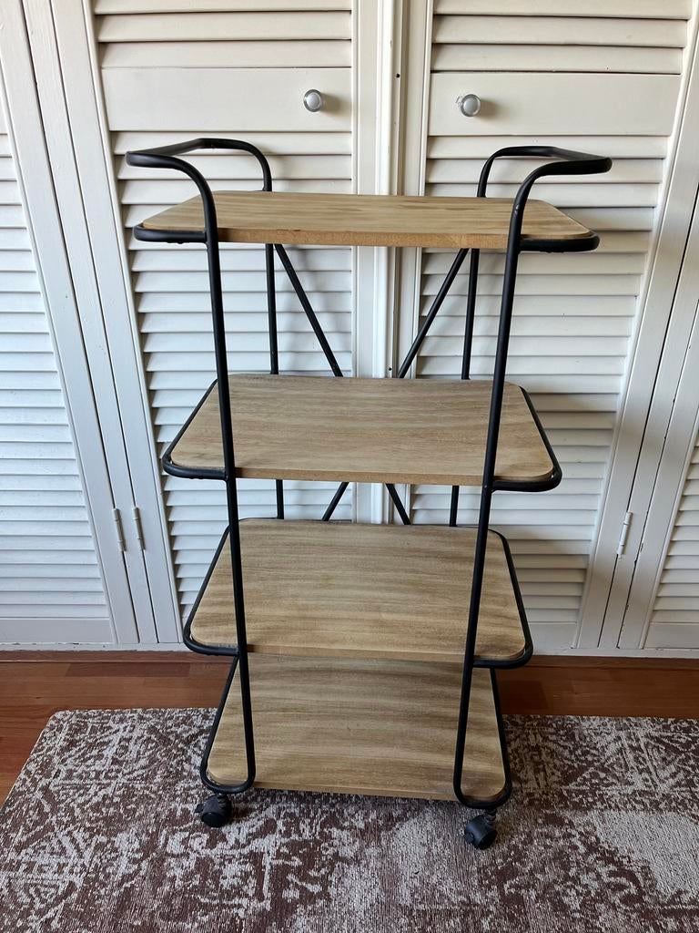 2x Houten trolley/serveerwagen met 4 planken en wielen, Huis en Inrichting, Woonaccessoires | Etagères, Ophalen, Gebruikt