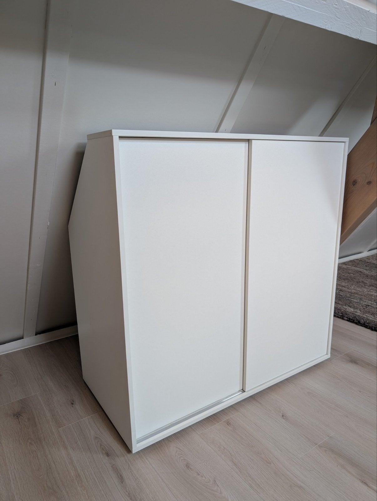 Witte kast, Ophalen, Met deur(en), Gebruikt, 100 tot 150 cm