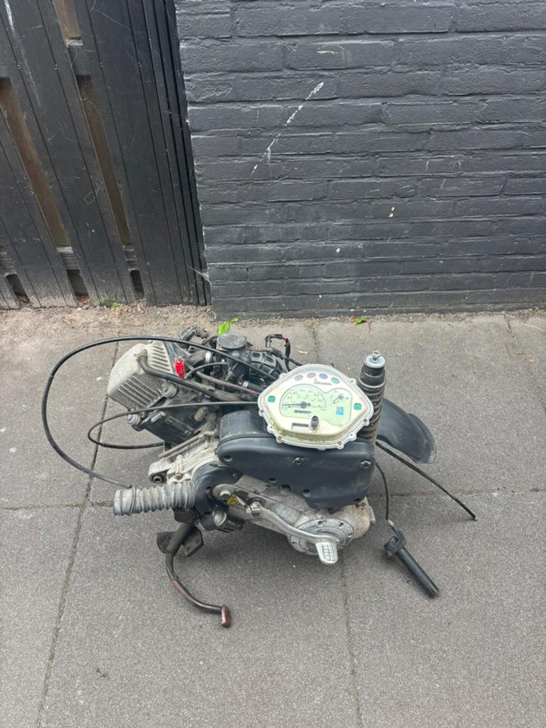 Vespa Blok 4 Takt 2 Klepper LX S LXV ET ZIP, Fietsen en Brommers, Brommeronderdelen | Scooters, Ophalen, Gebruikt, Blok, Vespa
