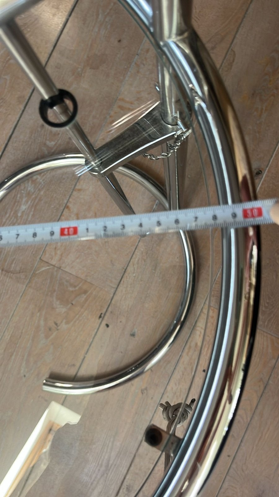 Look-alike Eileen Grey Glazen bijzettafel met chromen frame, Ophalen, Minder dan 45 cm, Minder dan 55 cm, Gebruikt