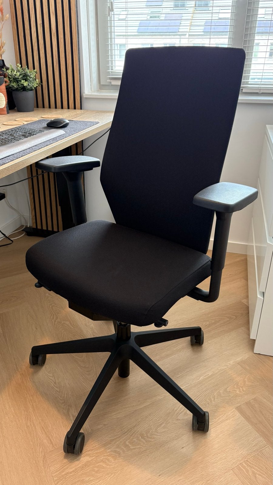 Bureaustoel König + Neurath Jet.II - Zwart, Ergonomisch, Ophalen, Zwart, Zo goed als nieuw, Bureaustoel