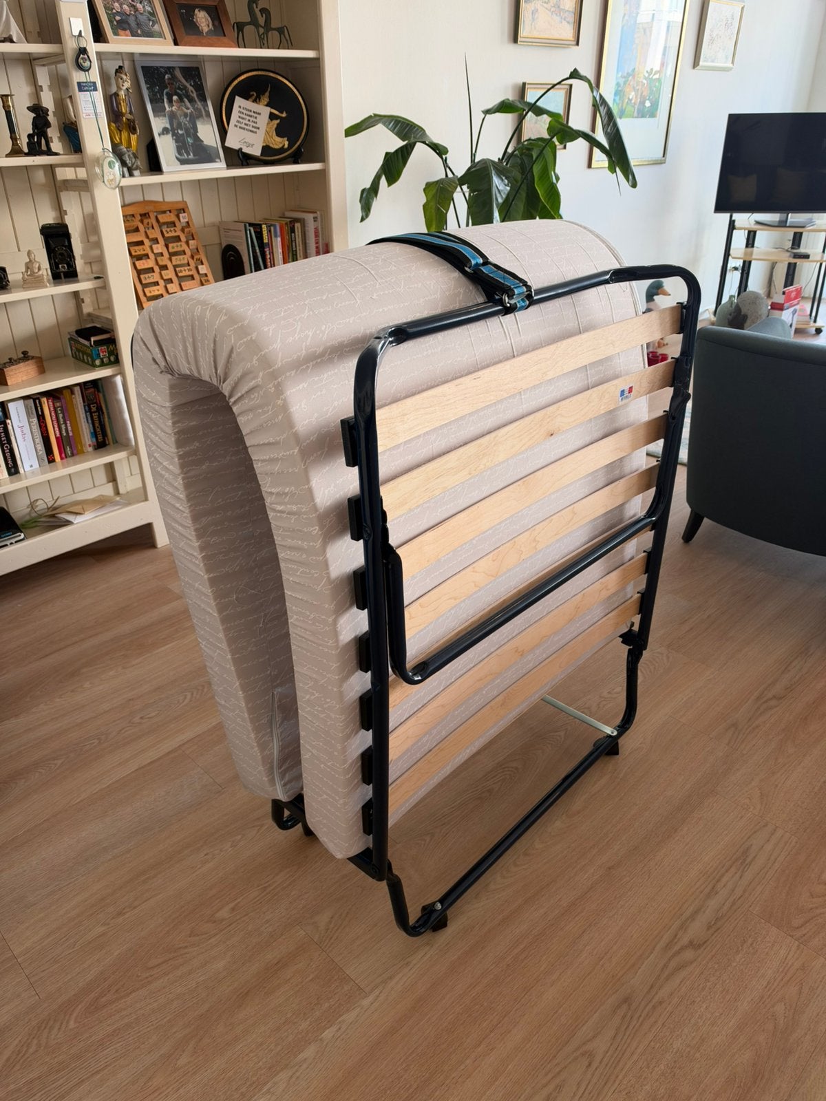 Inklapbaar logeerbed / opklapbed met matras – eenpersoons, Ophalen, 90 cm, Eenpersoons, Zo goed als nieuw