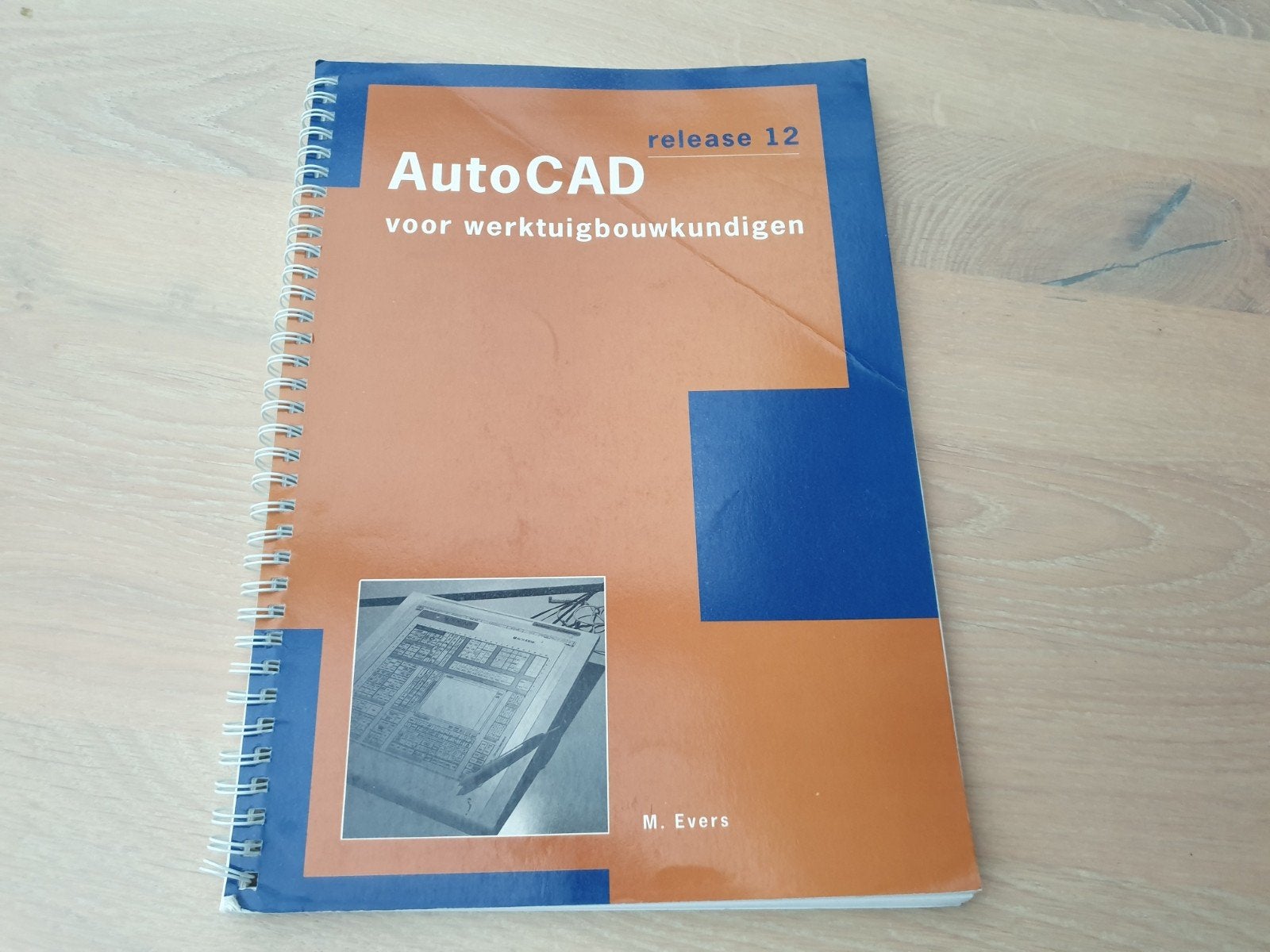 AutoCAD release 12 voor werktuigbouwkundigen, Ophalen of Verzenden, Zo goed als nieuw, MBO, Beta