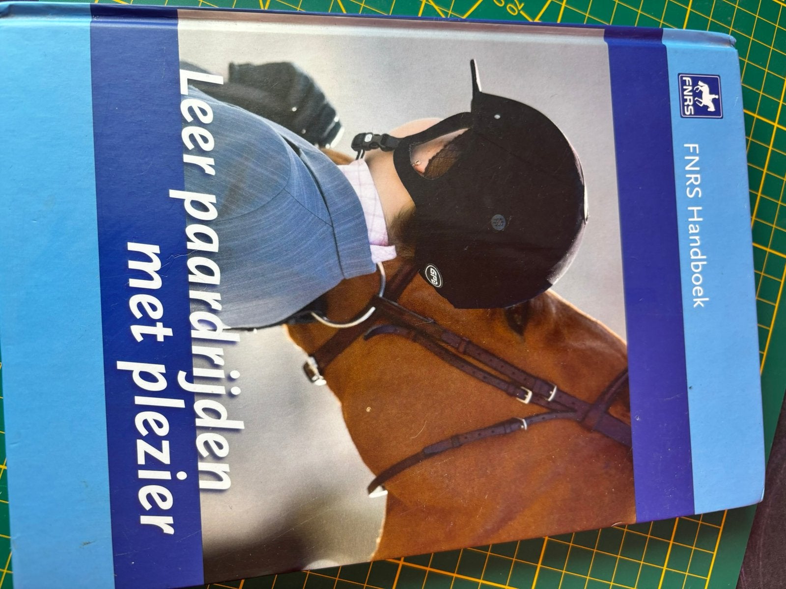 FNRS Handboek Leer paardrijden met plezier + Proevenboek, Boeken, Ophalen of Verzenden, Zo goed als nieuw, Overige niveaus