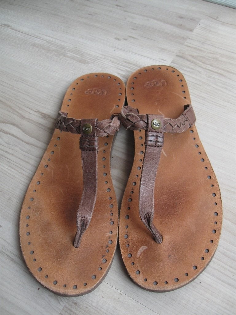 UGG leren slipper maat 40 goede staat, Kleding | Dames, Schoenen, UGG, Zwart, Ophalen of Verzenden, Zo goed als nieuw