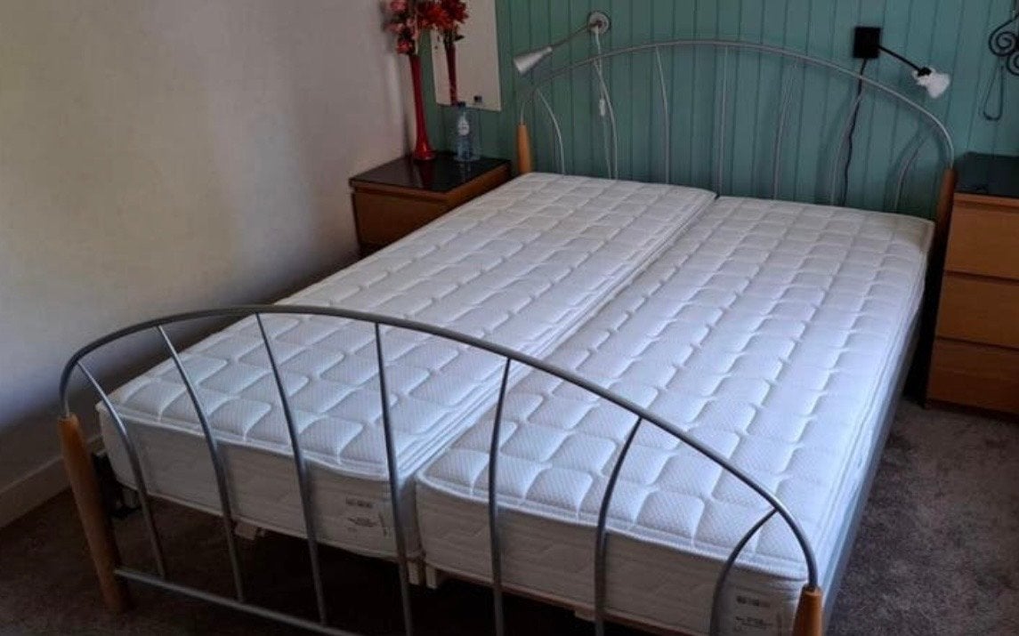 Tweepersoonsbed 160x200 met matrassen en lattenbodems, Ophalen, Tweepersoons, Zo goed als nieuw, 200 cm