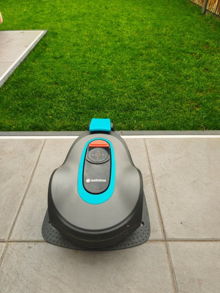 Gardena Sileno Minimo 250 robotmaaier – slechts 131 uur!, Ophalen, Gebruikt, Bestuurbaar via app, Minder dan 20 cm