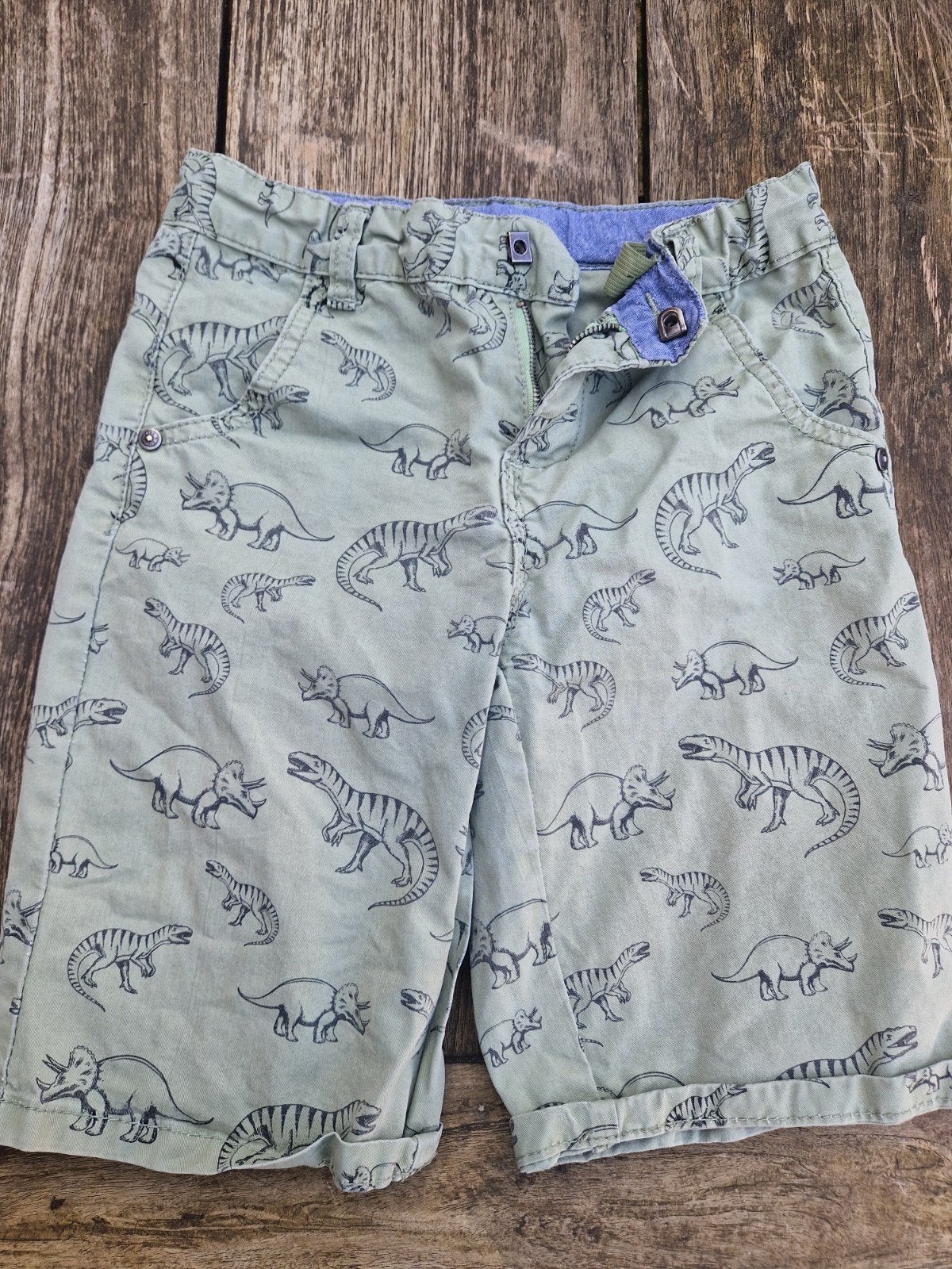 Korte broek dino's maat 134 wibra, Broek, Ophalen of Verzenden, Zo goed als nieuw, Jongen