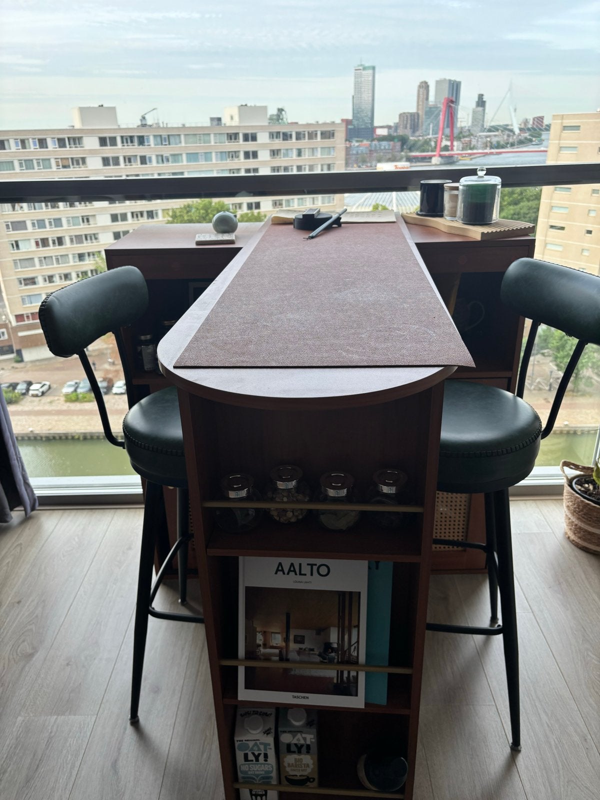 Houten Bartafel met 2 Stoelen - Zo goed als nieuw, Ophalen, Zo goed als nieuw, 90 cm of meer, Hout