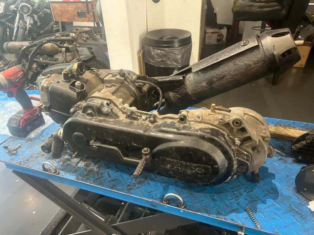 Kymco People S motor blok, Ophalen of Verzenden, Zo goed als nieuw, Blok, Kymco