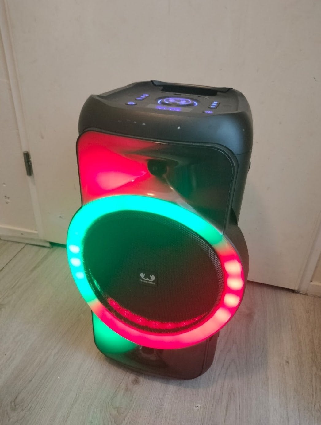 Fresh 'n Rebel Party Speaker met Lichteffecten en Wieltjes, AUX-ingang, Party speaker, Zo goed als nieuw, Ophalen