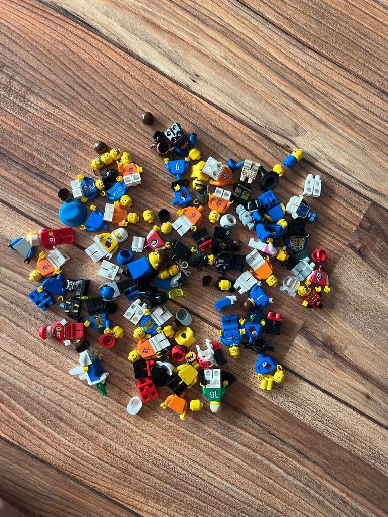 LEGO Minifiguren - o.a. Ridders, KNVB Voetbal & Ferrari, Kinderen en Baby's, Speelgoed | Duplo en Lego, Ophalen of Verzenden, Zo goed als nieuw