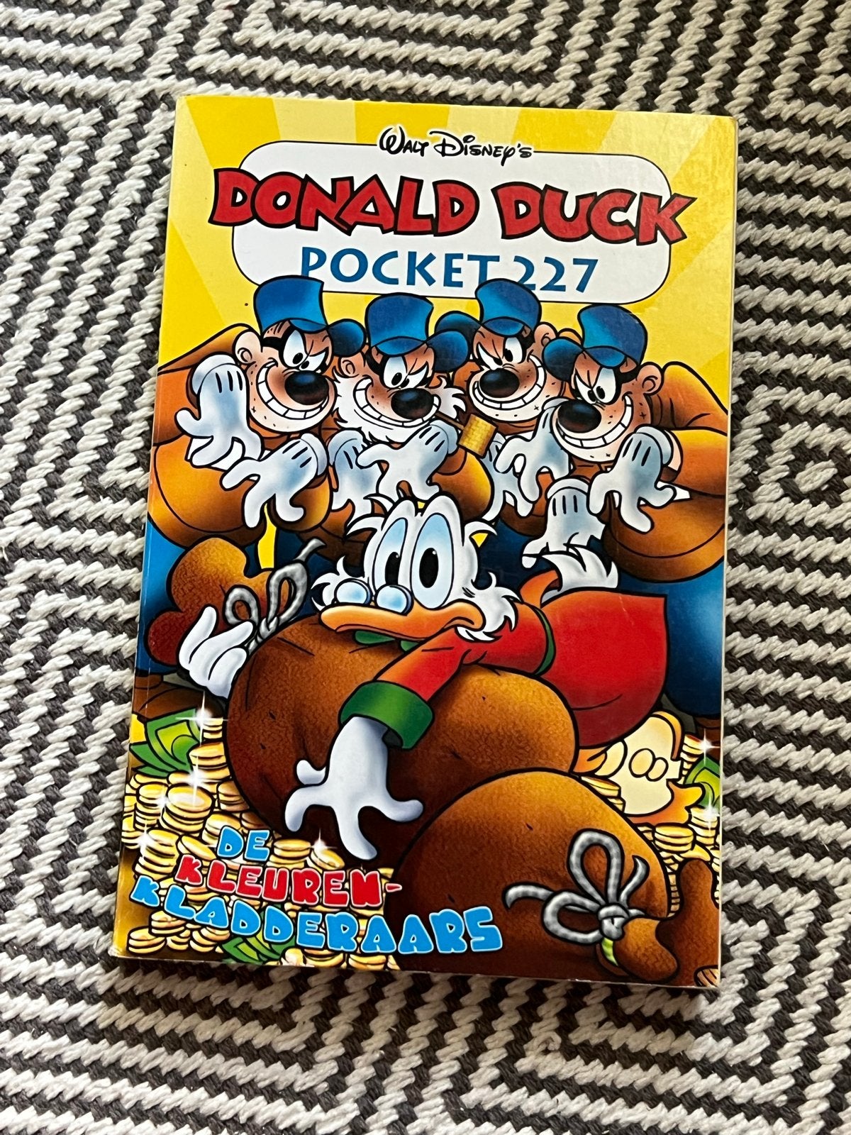 Donald Duck Pocket 227 - De Kleurenkladders, Eén stripboek, Ophalen of Verzenden, Gelezen