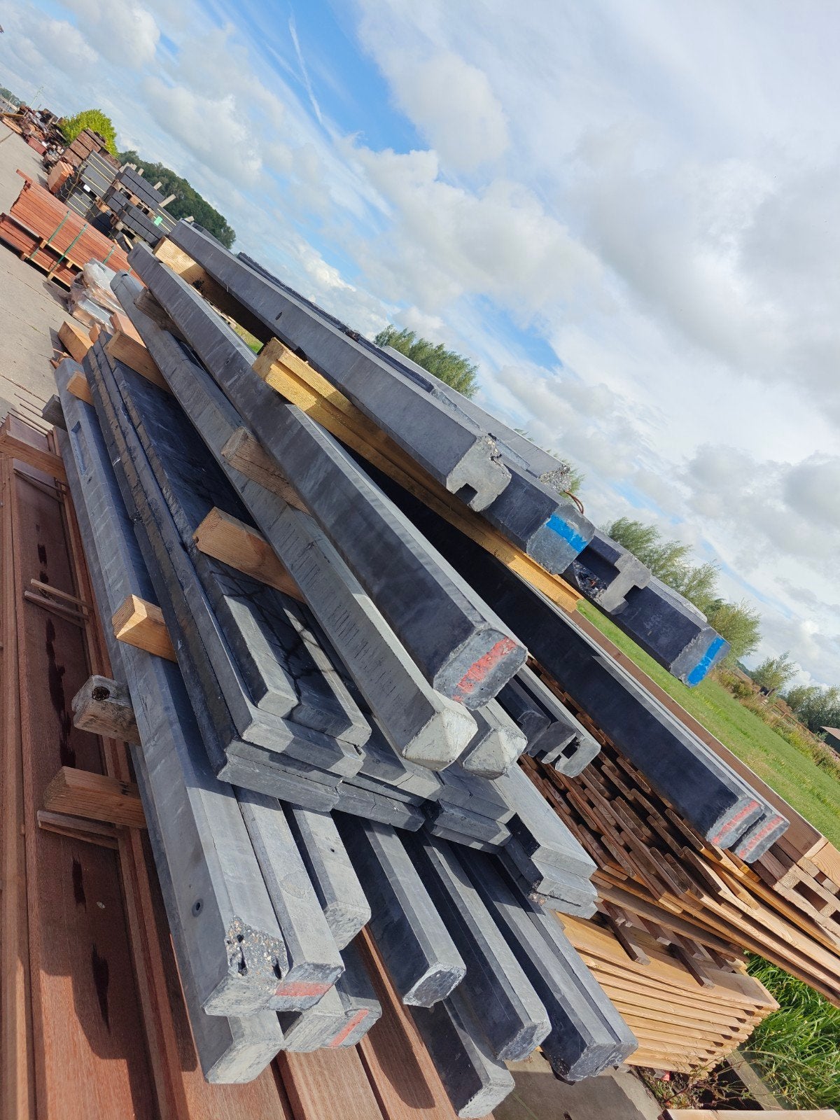 Restantpartij betonpalen en onderplaten, Ophalen, Overige materialen, 1 tot 2 meter, 6 meter of meer