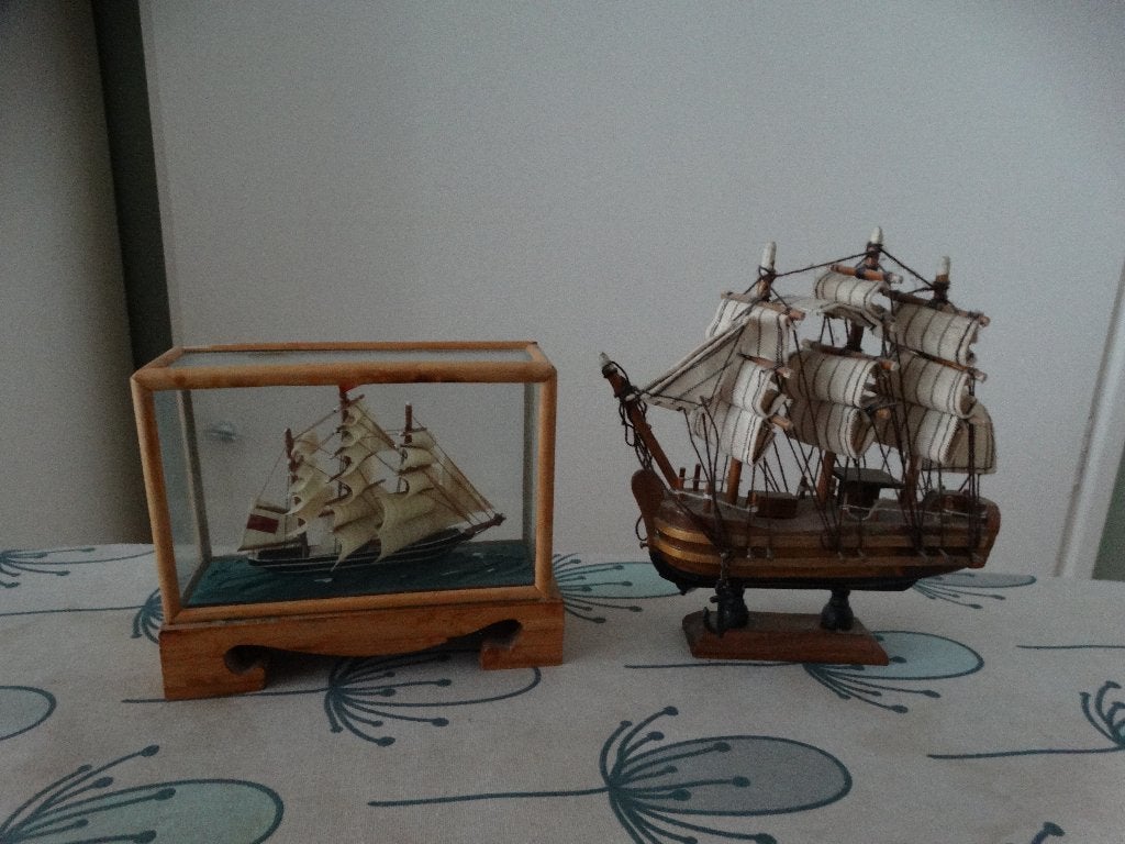 2 miniatuur bootjes the bounty en engelse driemaster, Ophalen of Verzenden, Gebruikt, Zeilboot, Schaalmodel