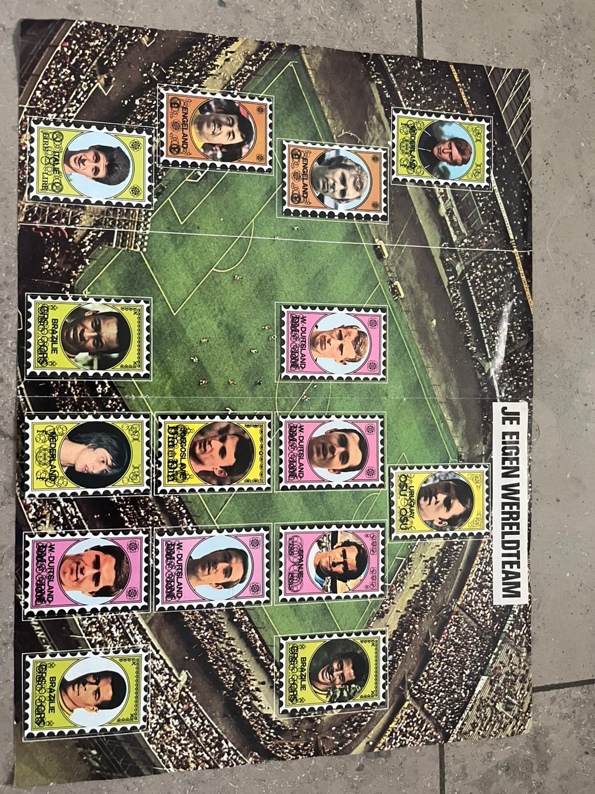 POSTER MET PLAATJES CRUIJFF/PELE/BECKENBAUER (VANHOUT), Ophalen of Verzenden, Zo goed als nieuw, Buitenlandse clubs, Poster, Plaatje of Sticker
