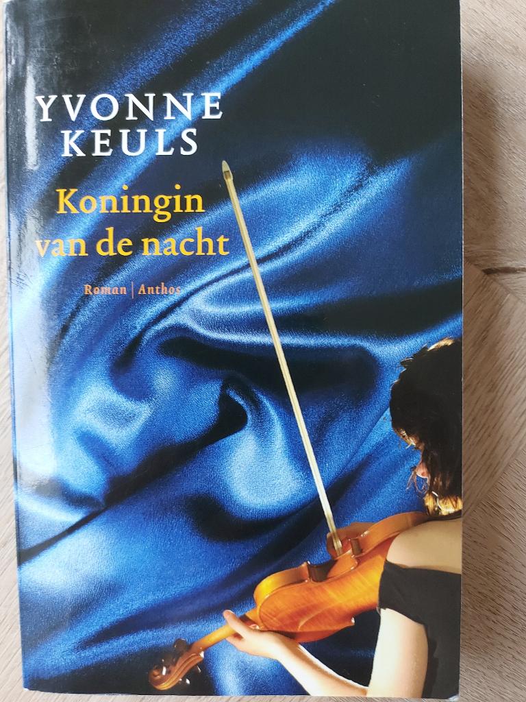 roman Koningin van de nacht door Yvonne Keuls., Ophalen of Verzenden, Zo goed als nieuw